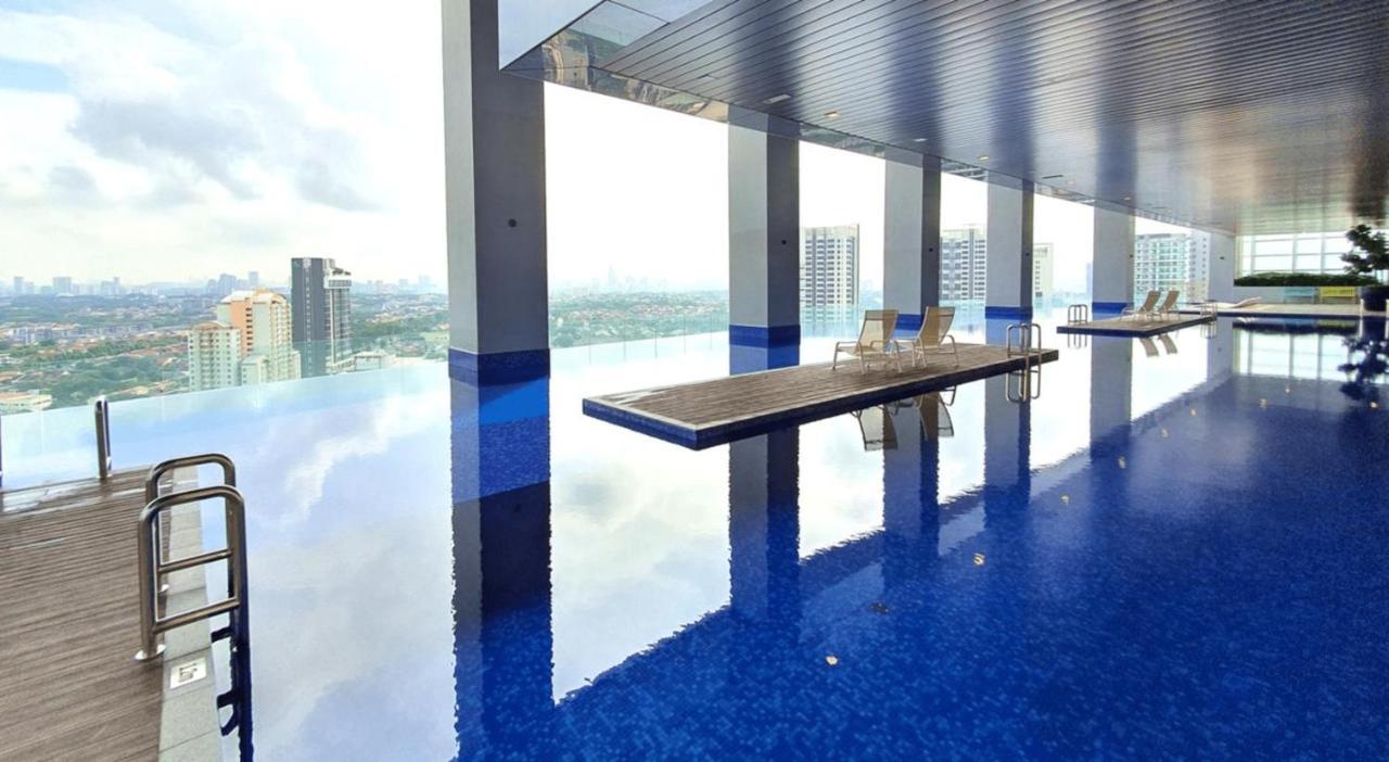 Apartment The Azure Residences *